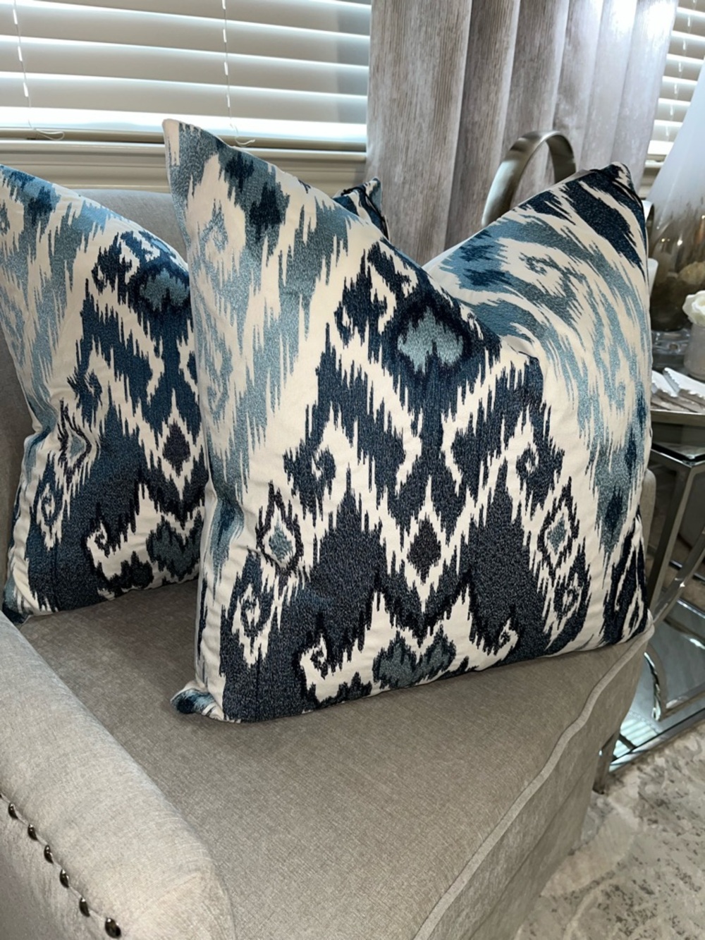 1-NWT CALLISTO HOME BLUE IKAT DESIGN DECORATIVE LUXURY PILLOW